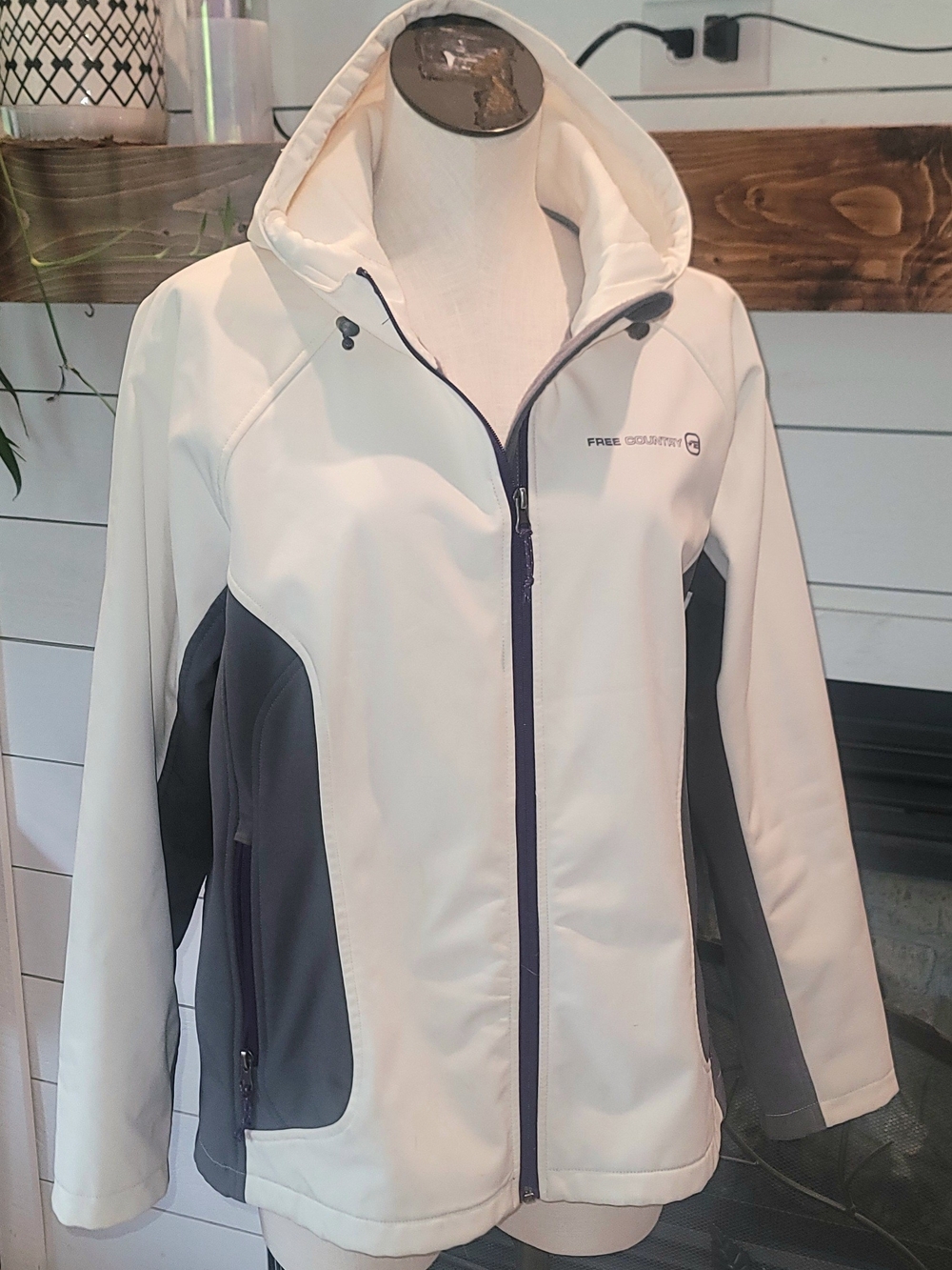 Free Country Women's White & Gray Hooded Softshell Jacket W/purple Accents Sz XL
